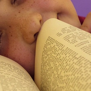 Kitapçılardaki kitap kokusu bazı insanlara kaka yapma isteği getirir.