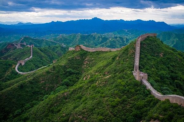 2. İnsanlar Çin Seddi'nin uzunluğunun yaklaşık 6.270 km olarak bilirler, ancak gerçek uzunluğu 8850 km'dir.
