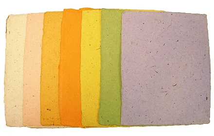 Hindistan'da bir şirket fil kakasından kağıt üretiyor.