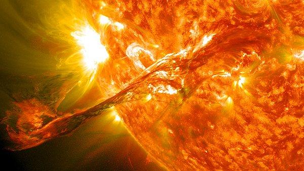 6. Güneş uzay boşluğuna 60 milyon ton madde saçacak.