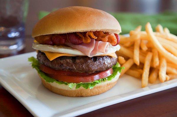 20. Sadece McDonalds'ta 4.500 hamburger tüketilecek.