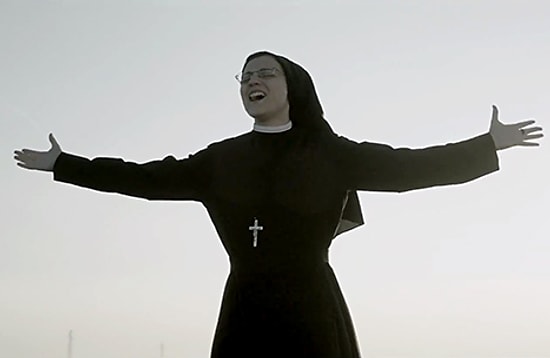 O Ses İtalya Şampiyonu Rahibeden 'Like a Virgin' Cover'ı