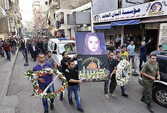 Press TV Muhabiri Serena Shim'in Cenazesi Beyrut'ta Toprağa Verildi