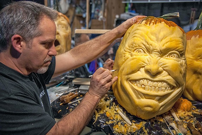 Cadılar Bayramı İçin Oyulmuş Üç Buçuk Attıracak Derecede Ürkütücü 17 Kabak