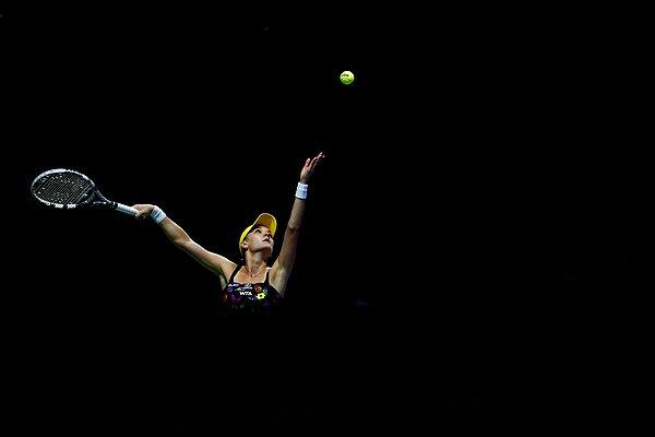 14. Singapur Spor Merkezi'nde düzenlenen BNP Paribas WTA Finalleri'nde Çek Cumhuriyeti'nden Petra Kvitova'ya karşı mücadele eden Polonyalı Agnieszka Radwanska. Singapur. 21 Ekim