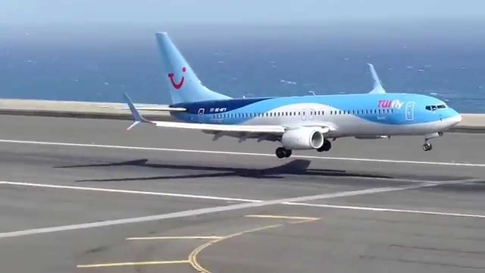 Uçağı Son Anda Çakılmaktan Kurtaran Pilot