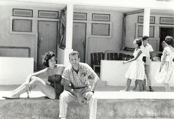 15. Sidi Bishr sahilinde buluşan bir çift, yıl 1959.