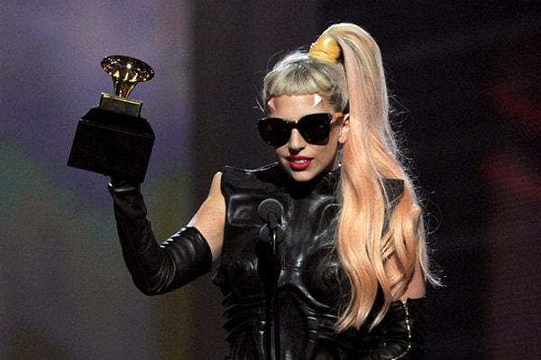 2. Lady Gaga bir Grammy rekortmenidir.