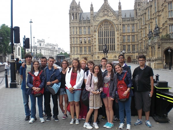 5. Okulumuz aynı zamanda kültürel ve sosyal etkinlik bakımından da çok zengin, her sene yurtdışı da dahil olmak üzere birçok yere onlarca gezi düzenleniyor.