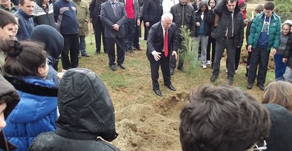 7. Ayrıca okulumuz doğaya da çok önem veriyor; kendine ait bir ormanı mevcut...