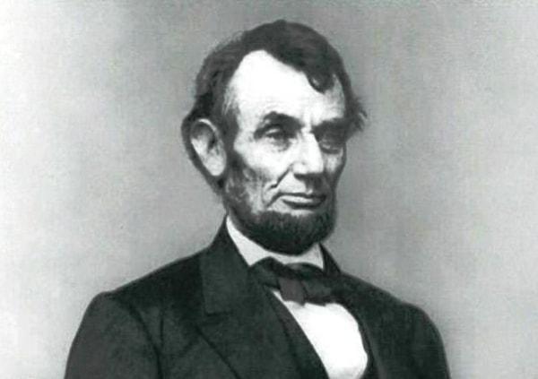 16. Lincoln'un içki üzerine bir diploması vardı ve boş zamanlarında sahibi olduğu birkaç barı işletiyordu.