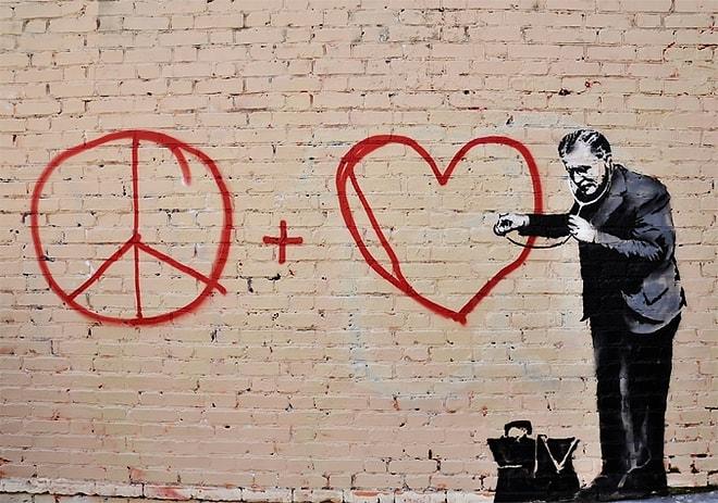 Banksy'nin Sokak Sanatından Öğrenebileceğimiz 15 Önemli Hayat Dersi