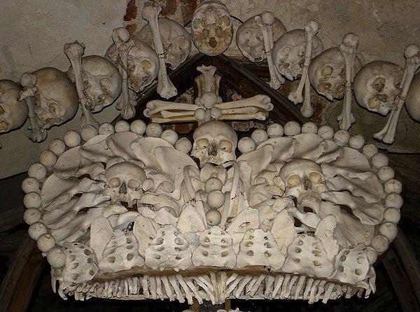 5. House of Schwarzenberg'a ait hanedan armasının bir parçası, Sedlec Kilisesi.