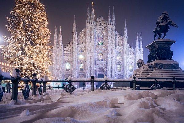 Duomo di Milano karlar altında...