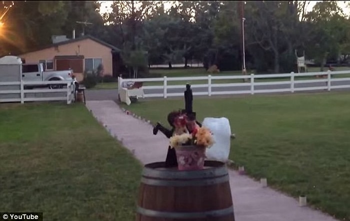 Kucağındaki Gelinle Yere Kapaklanan Sakar Damat