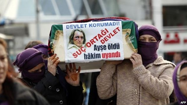 15. Devlet koruması altında eşi tarafından öldürülmeden sağ kalabilen kadınlar