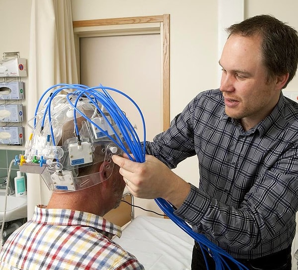 22. Произведен аппарат, который ставит диагноз кровоизлияния в мозг.