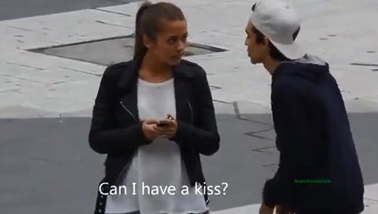 Güzel Kızdan Öpücük İstemenin Bedeli…