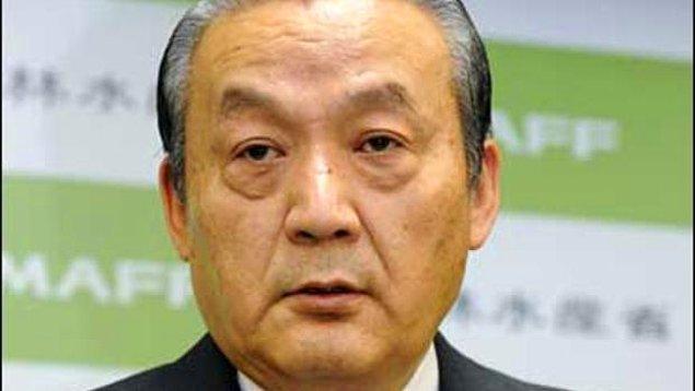 3. Okullara ve huzurevlerine küflü pirinç gönderildiği için istifa eden Tarım Bakanı Seiichi Ota