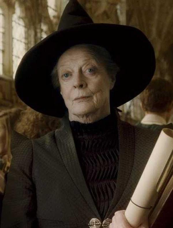 10. Minerva McGonagall, yetenekli bir Quidditch oyuncusuydu ama Hogwarts’daki son yılında kötü bir düşüş yaşadı ve kaburgalarını kırdı.