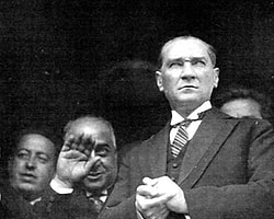 CHP'den RTÜK Önünde 'Allahsız Atatürk' Protestosu Çağrısı
