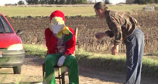 İnsanları Çıldırtan Üzgün Palyaço Şakası | Remi Gaillard