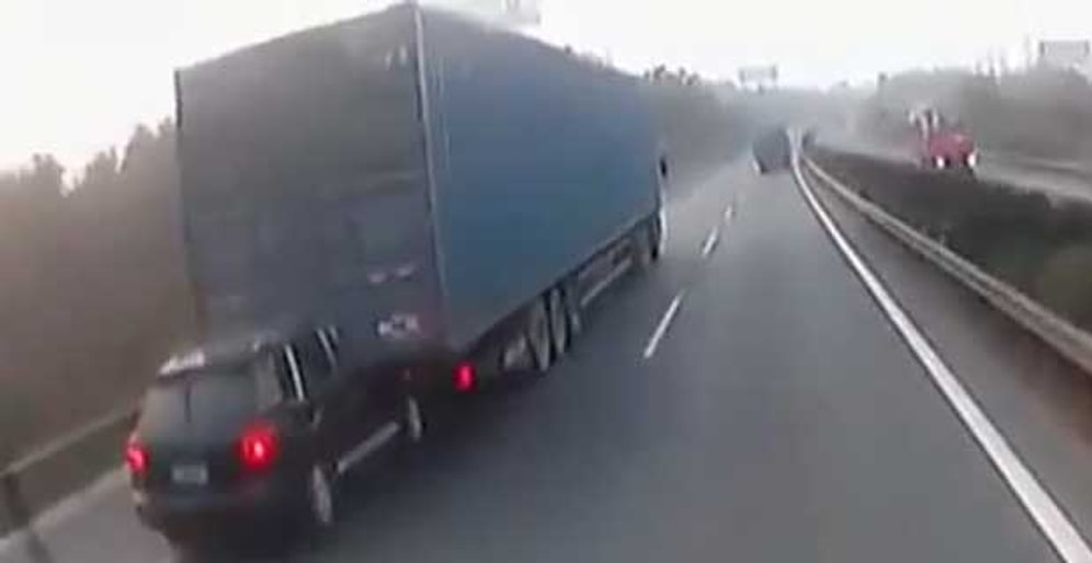 Kazaya Rağmen Yoluna Devam Eden Tır Şoförü