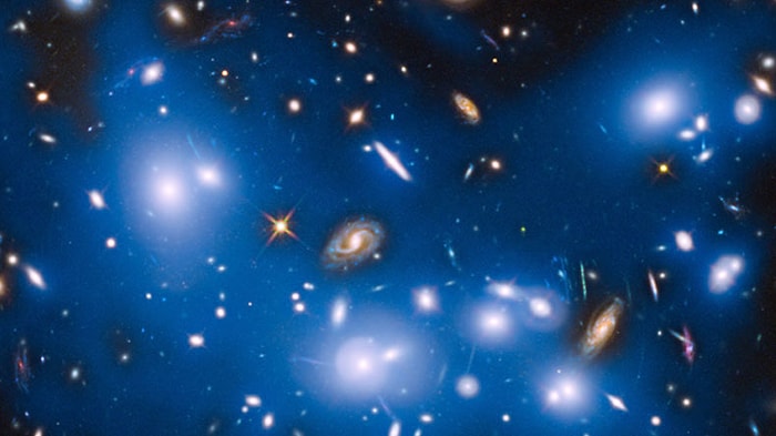 Hubble Ölü Galaksilerden Gelen Işığı Yakaladı