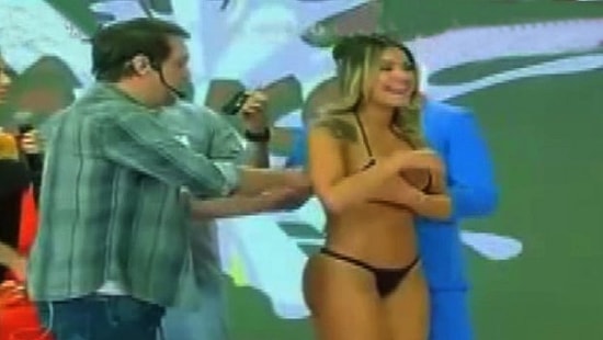 Güzel Modeli Kızdıran Eşek Şakası