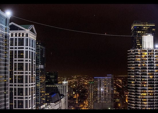 152 Metrede İp Üzerinde Gözleri Bağlı Yürüyen Adam!