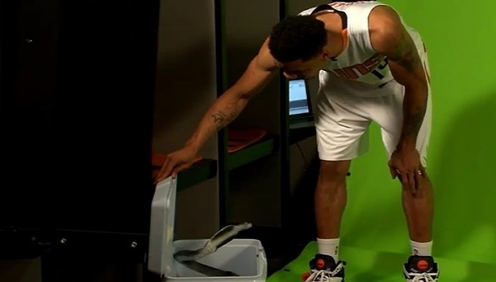 Phoenix Suns'ın Oyuncularına Yılan Şakası