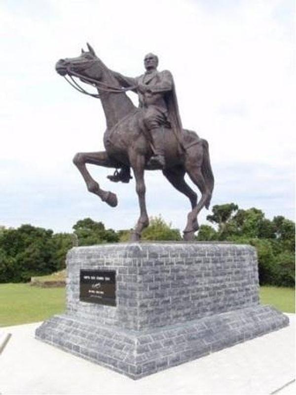 30. Statue of Mustafa Kemal Atatürk - Kuşimoto, Japonya