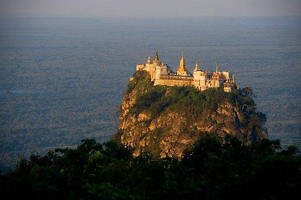 20. Mount Popa Manastırı - Myanmar