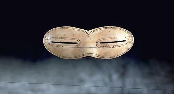 3. En eski güneş gözlüğü (800 yıl)