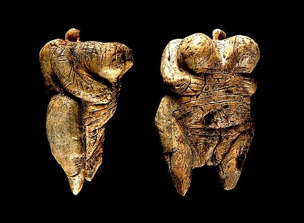 4. En eski insan formu heykeli (35.000 - 40.000 yıl)