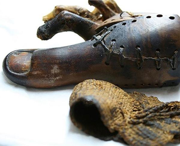 10. En eski protez (3.000 yıl)