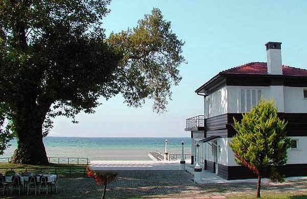 9. Yalova Yürüyen Köşk