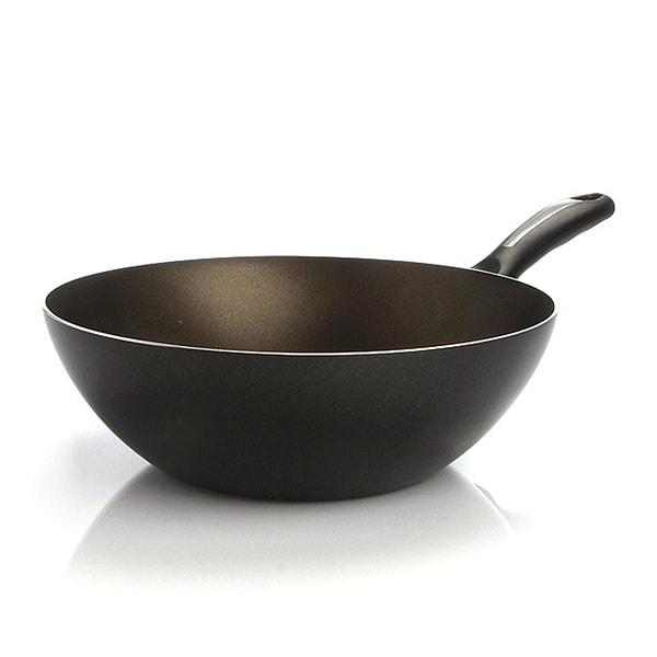 9. Kızartma yaparken wok tava kullanın; üstüne bir de temizlikle uğraşmayın...