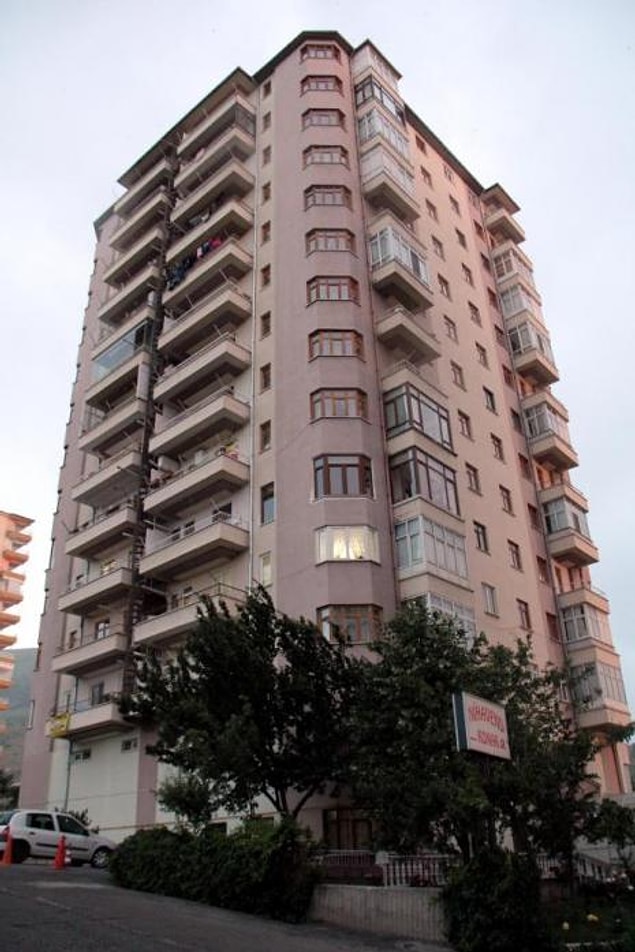 12. Halı silkelemek için yardım isteyen biri olduğunda boncuk boncuk terlemeye başlarsınız.