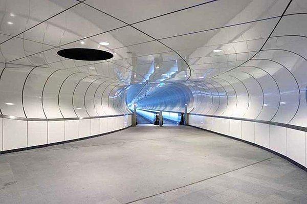 18. Wilhelminaplein Metro İstasyonu  (Wilhelmina Meydanı), Rotterdam, Hollanda