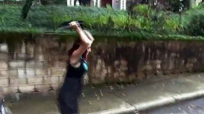 Eski Sevgilinin Tepki Olarak Play Station 3 Parçalaması