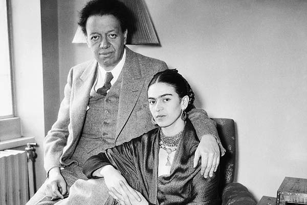 Ama tabii ki çok büyük bir engel vardı: Frida'nın pek çok kişi tarafından 'hastalıklı' olarak nitelendirilen büyük aşkı Diego Rivera...