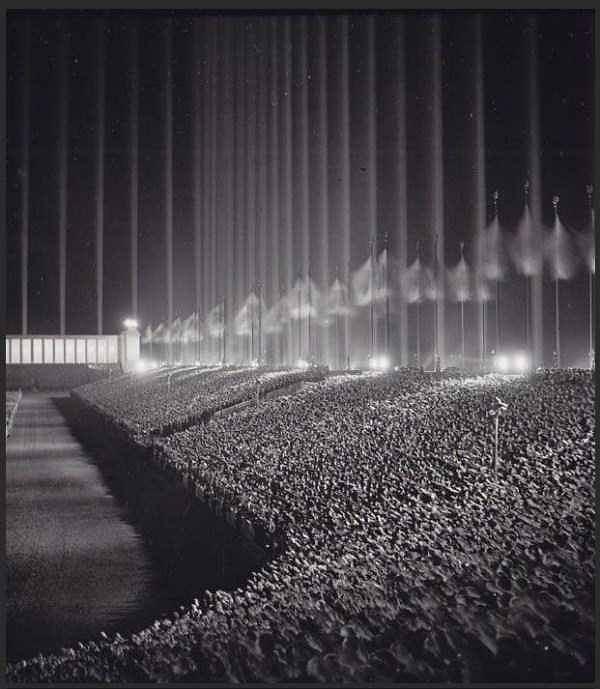 4. Cathedral of Light(Işık Klisesi)'daki nazi toplantısı, 1937.