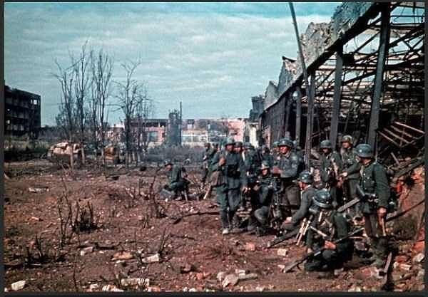 29. Stalingard'da bir ambara saldırı hazırlığındayken, 1942.
