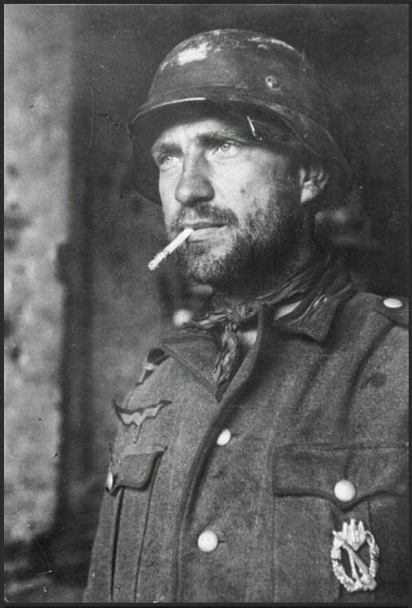 30. Göğsündeki nişanı ile bir Alman askeri, Stalingard 1942.