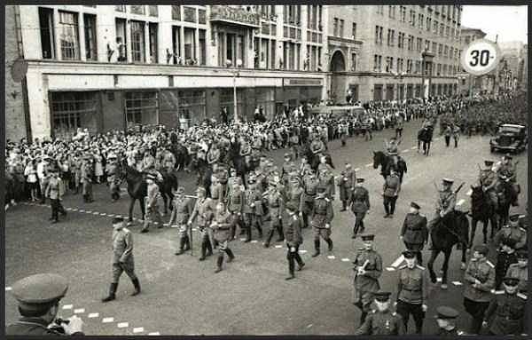 36. Alman esirler, 17 Temmuz 1944