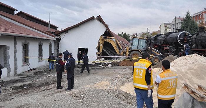 TCDD'ye Ait Tarihi Bina Çöktü: 1 İşçi Öldü