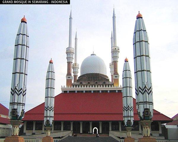 7. Grand Mosque in Semarang - Indonesia