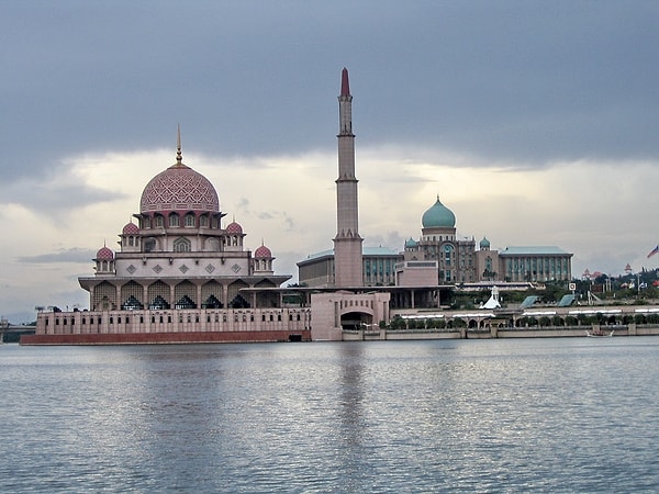 10. Putra Camii- Malezya