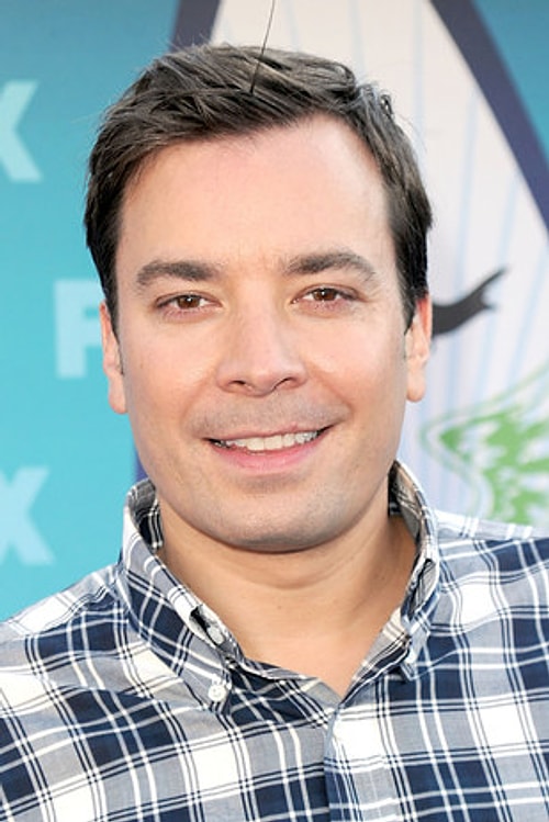 Ömrünüzü küçük bir bıyığın gölgesinde geçirmemelisiniz, tıpkı Jimmy Fallon'ın yaptığı gibi!